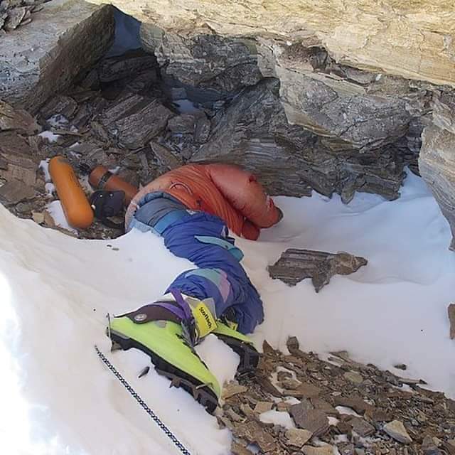 According to recent record, there are more than 200 dead bodies lying frozen at the mountain. 